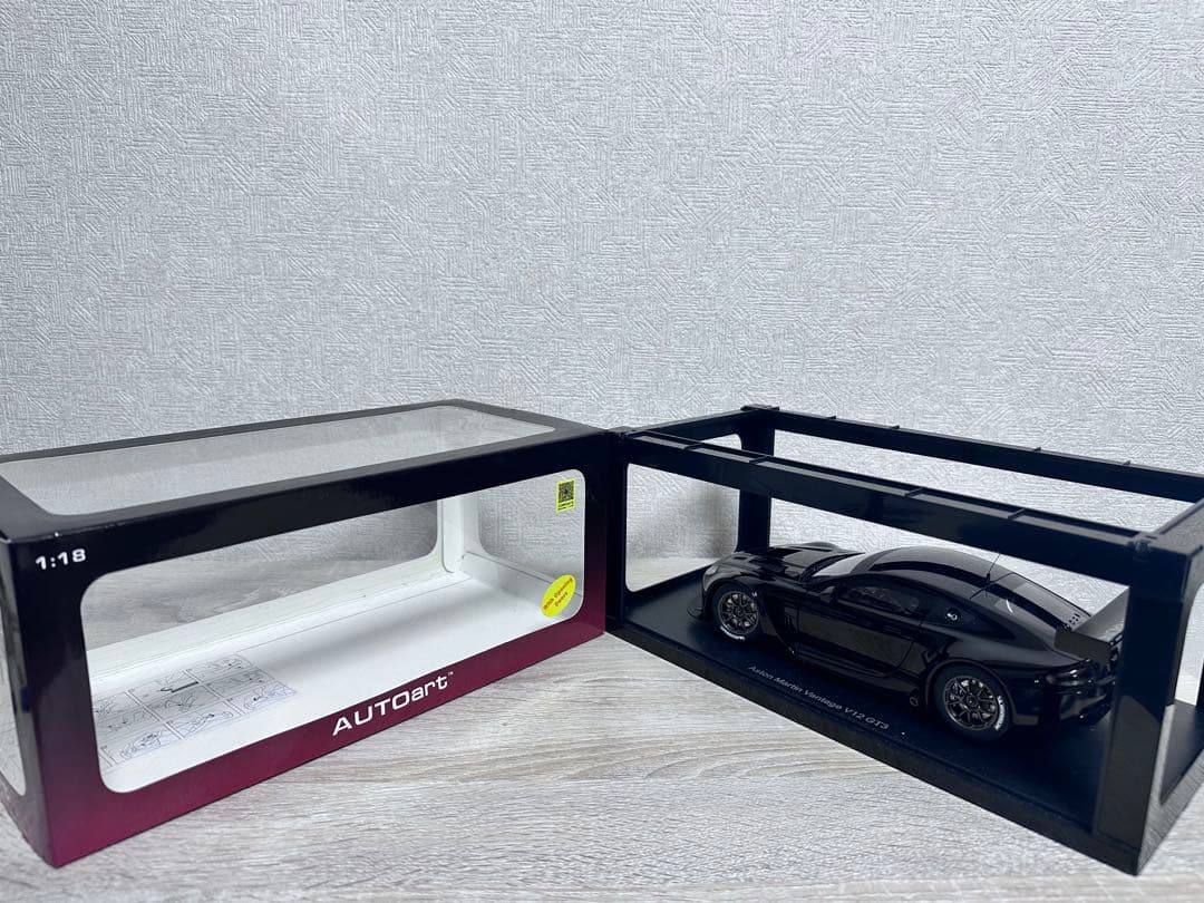 1/18 Aston Martin Vantage 2013 （BLACK）