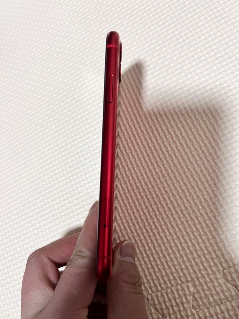 AU iPhone11 64GB レッド 新品充電ケーブル付属品