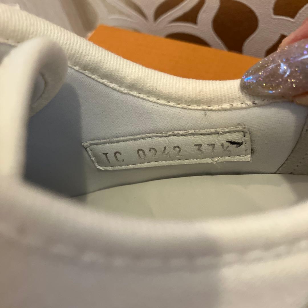 美品❣️ルイヴィトンスニーカー❣️22年製 ホワイトレディース37.5❣️モノグラム