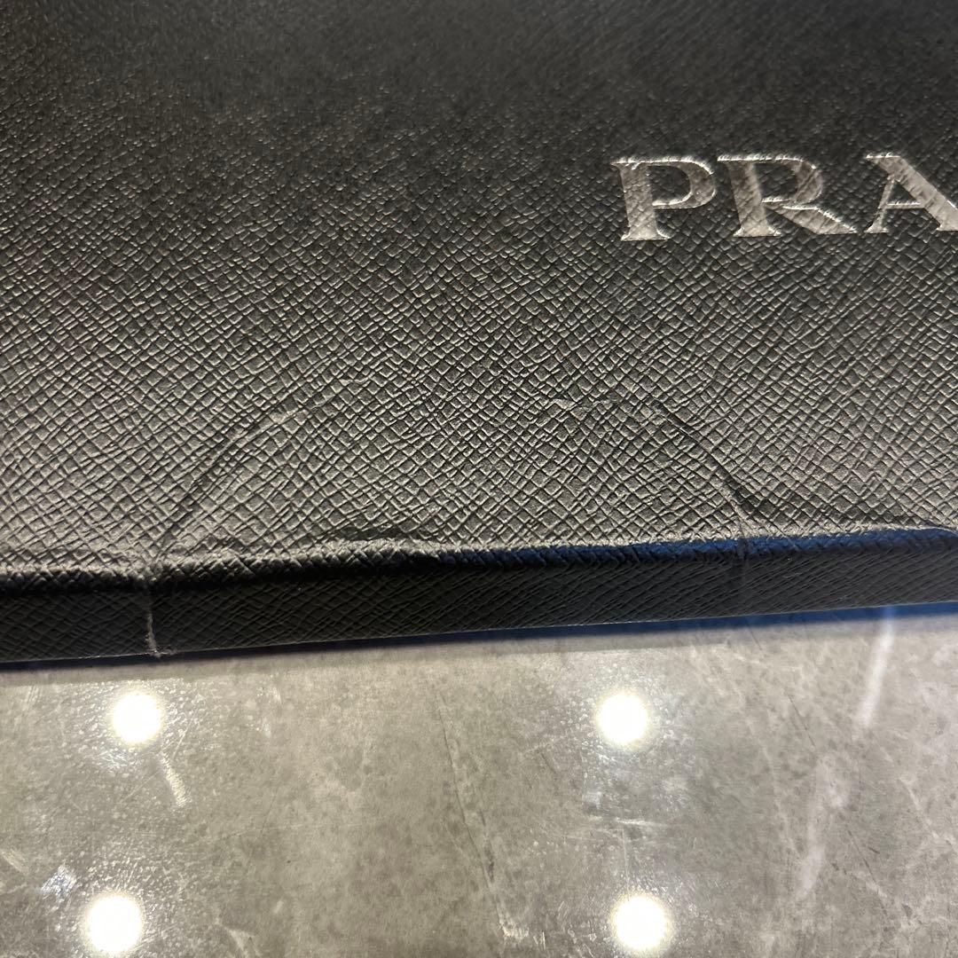 PRADA Re-Nylon キャバジンネクタイ 三角口ゴプレート ブラック