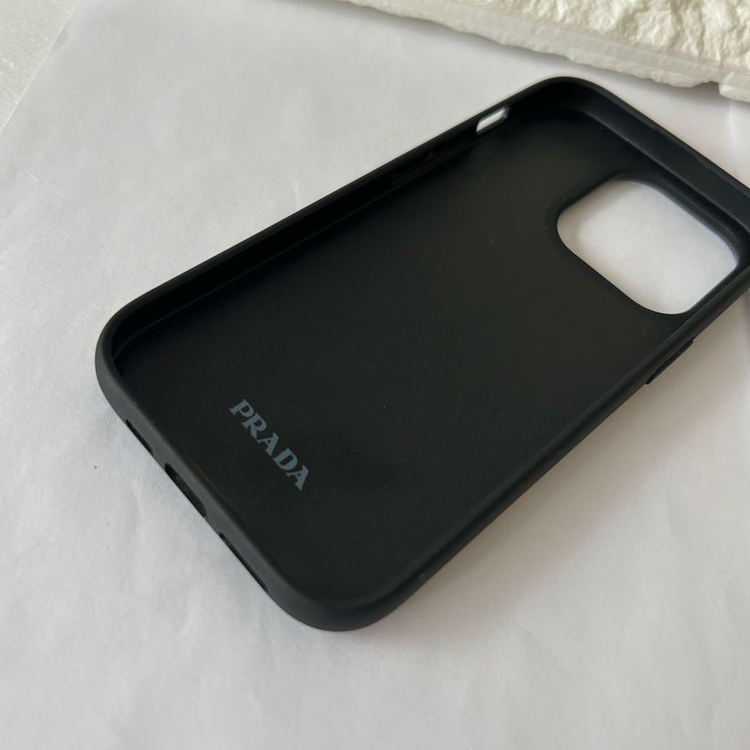 PRADA プラダ　ブラック ブラッシュドレザー　iPhoneケース
