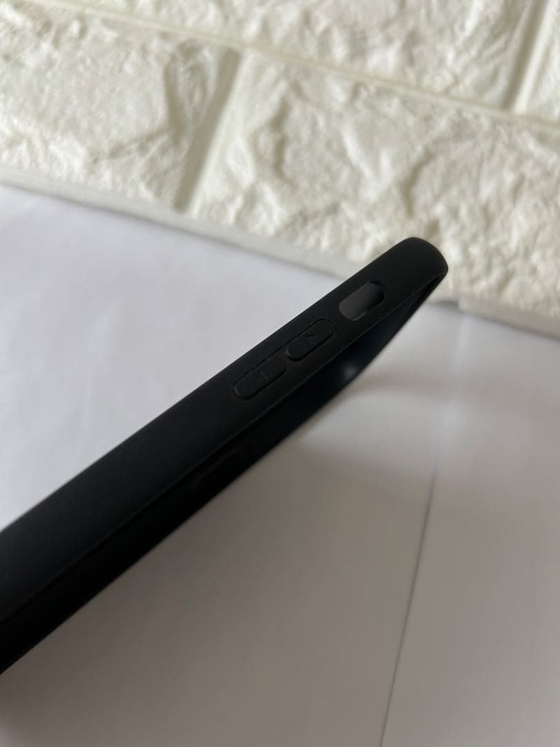 PRADA プラダ　ブラック ブラッシュドレザー　iPhoneケース