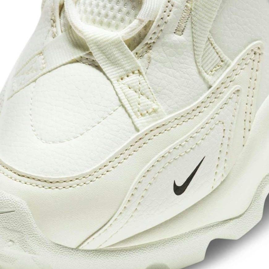 【1時間のみ着用】NIKE TC7900　24cm