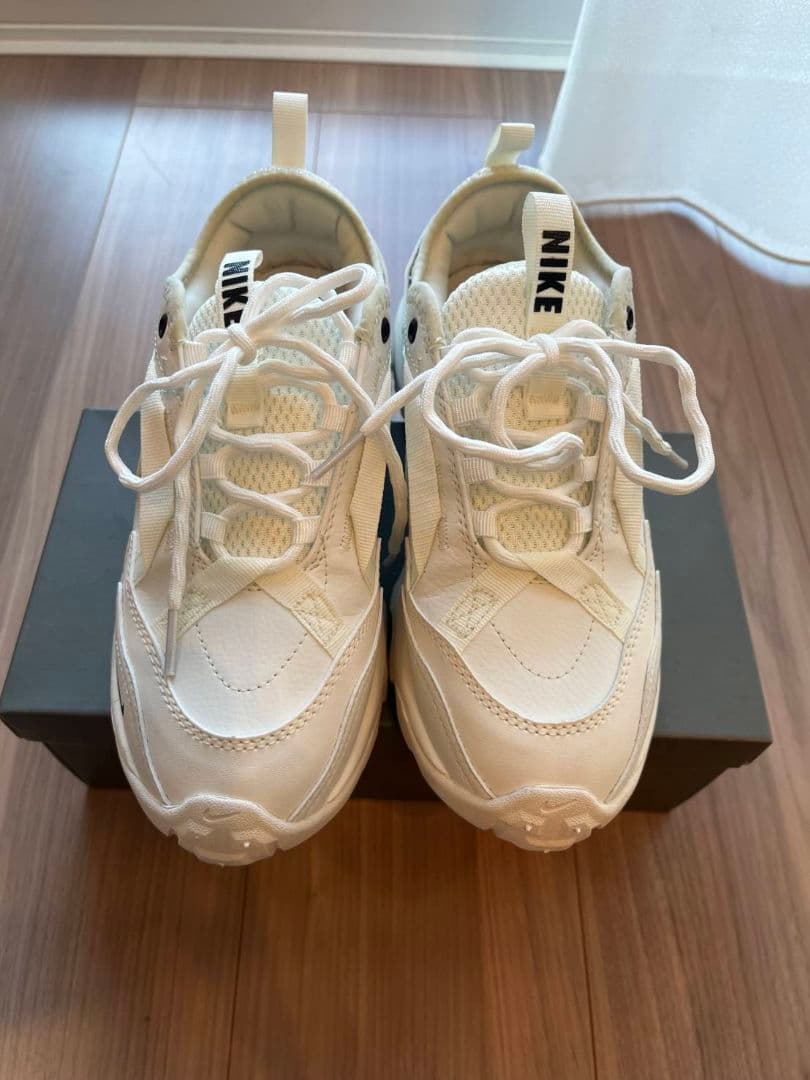 【1時間のみ着用】NIKE TC7900　24cm