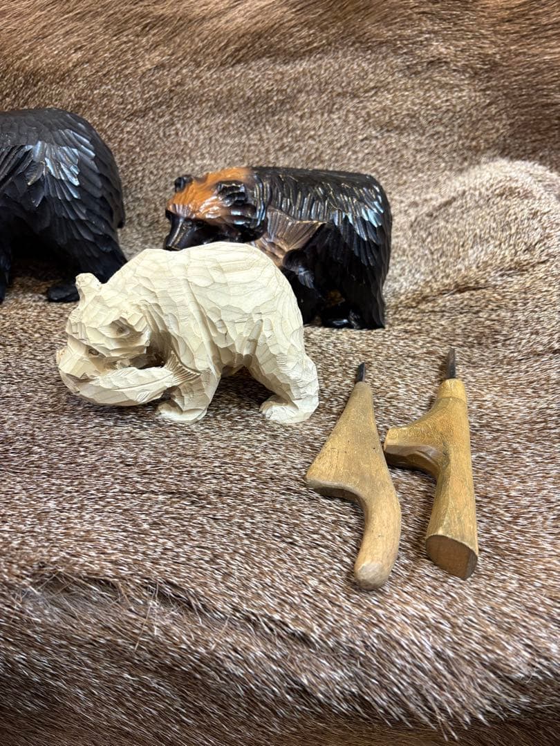 木彫り熊　毛並み彫り体験キット　鮭食い熊　中川貞司作。　木地、丸刀、三角刀セット