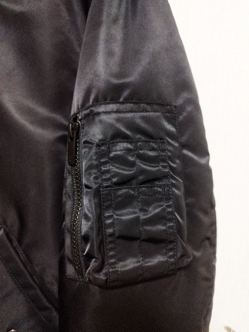 ユニクロ＋J ハイブリッドダウンオーバーサイズMA-1