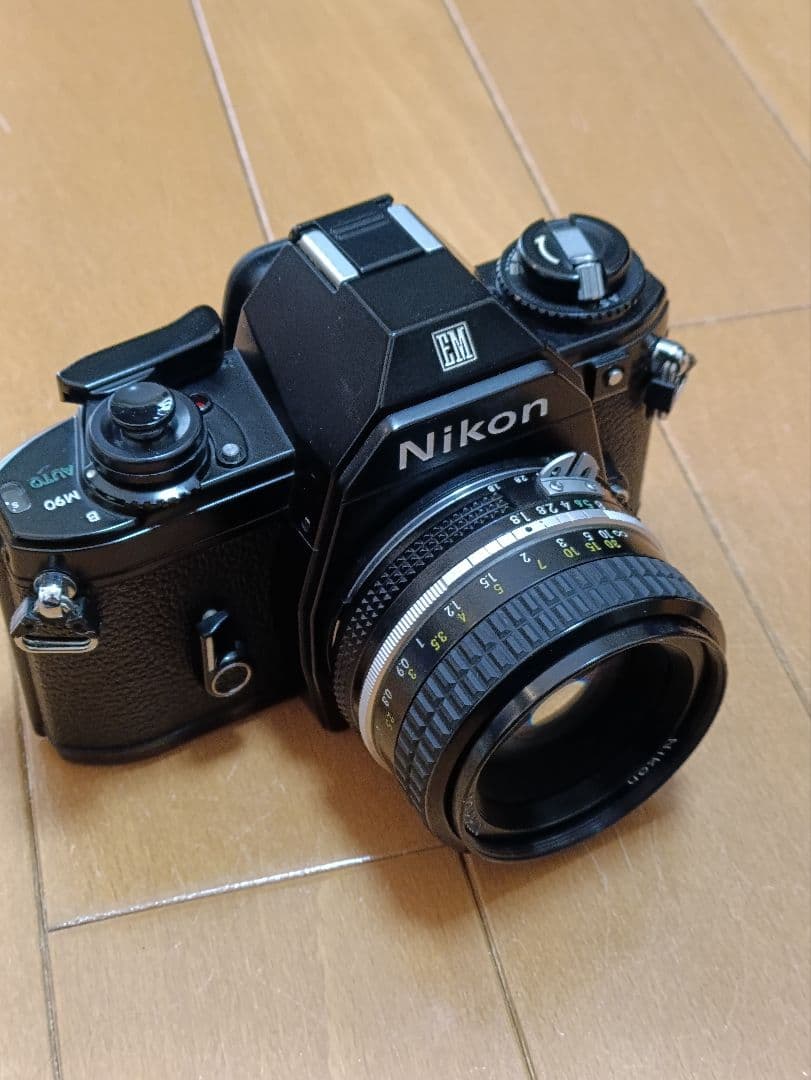 Nikon EM 本体 ＋ NIKKOR 50mm f/1.8 レンズセット