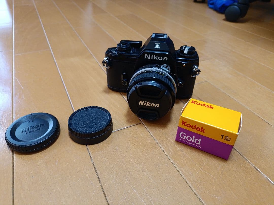 Nikon EM 本体 ＋ NIKKOR 50mm f/1.8 レンズセット