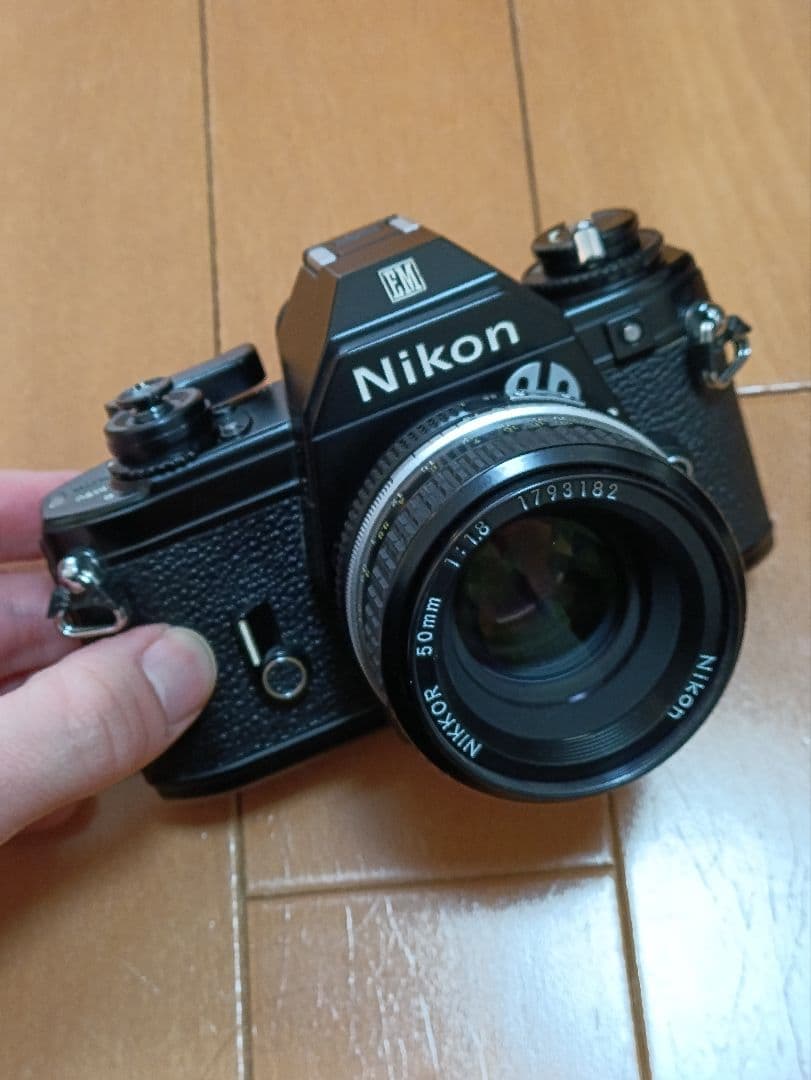 Nikon EM 本体 ＋ NIKKOR 50mm f/1.8 レンズセット