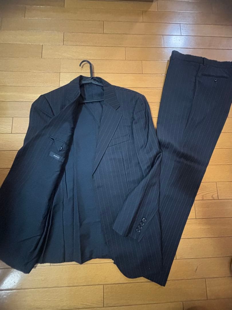 GUCCIブラックストライプスーツ