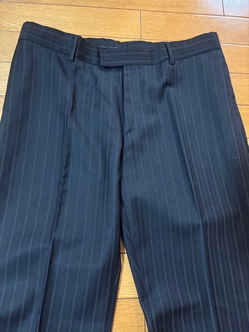 GUCCIブラックストライプスーツ