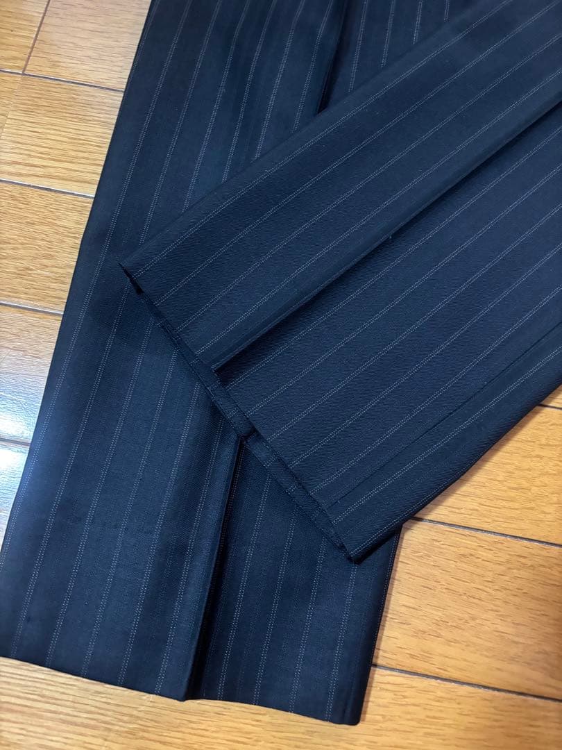 GUCCIブラックストライプスーツ