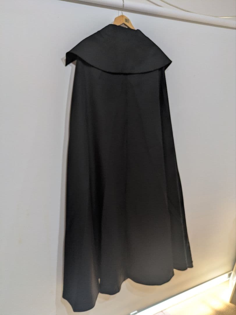 アトリエボズ コウモリ襟ロングマント 内側ボルドー リボン付き