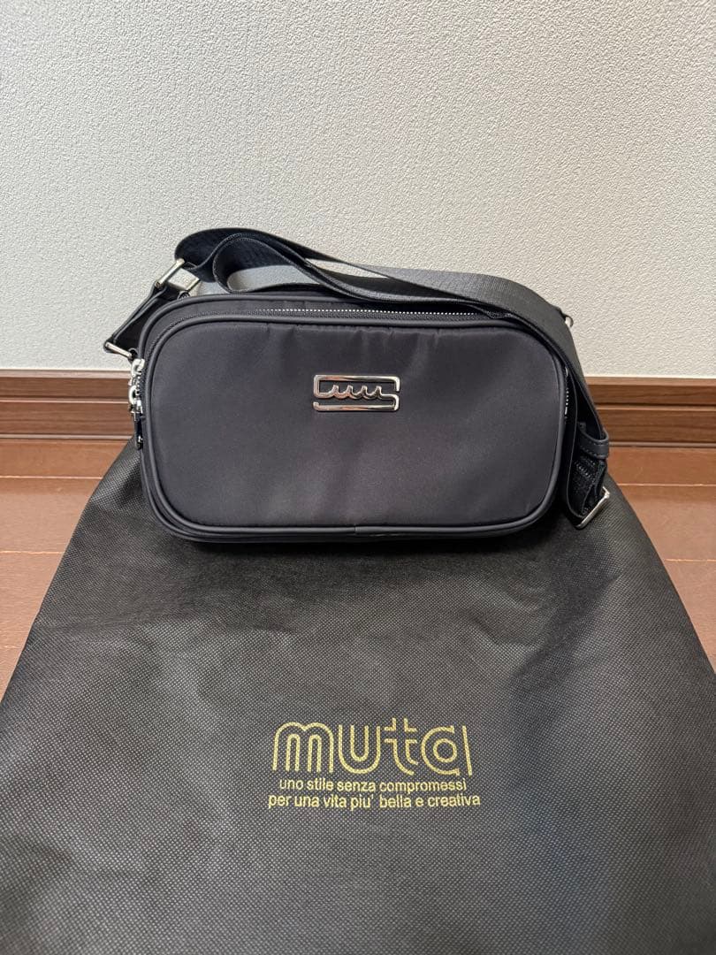 muta スリムショルダーバッグ　ブラック