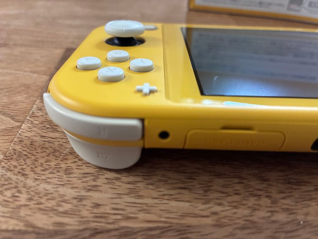 Nintendo Switch Light イエロー