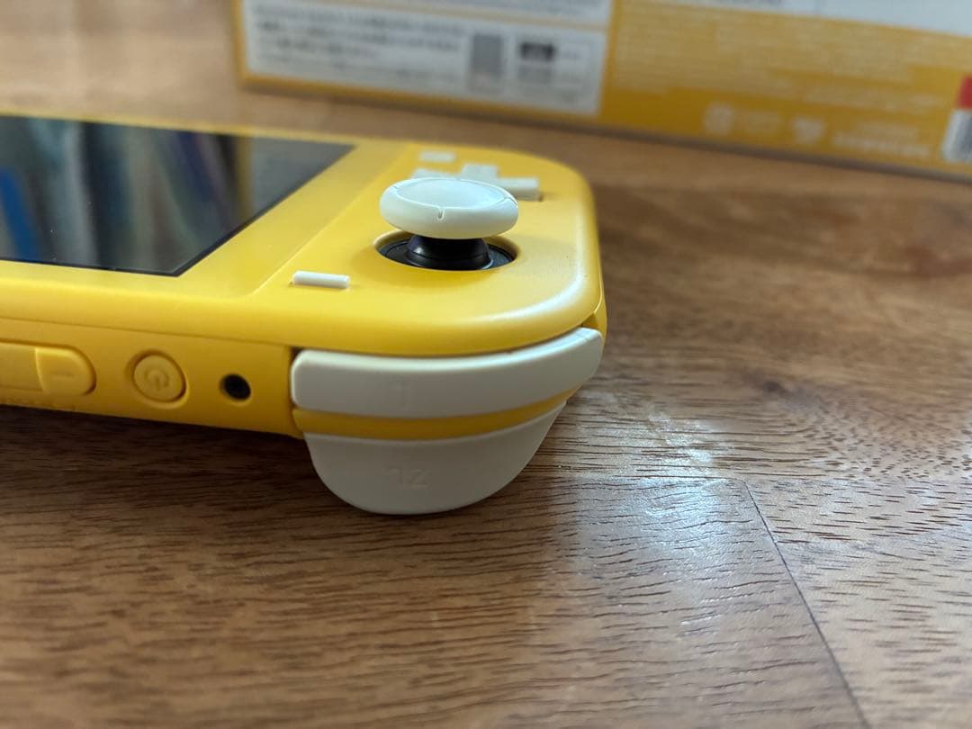 Nintendo Switch Light イエロー