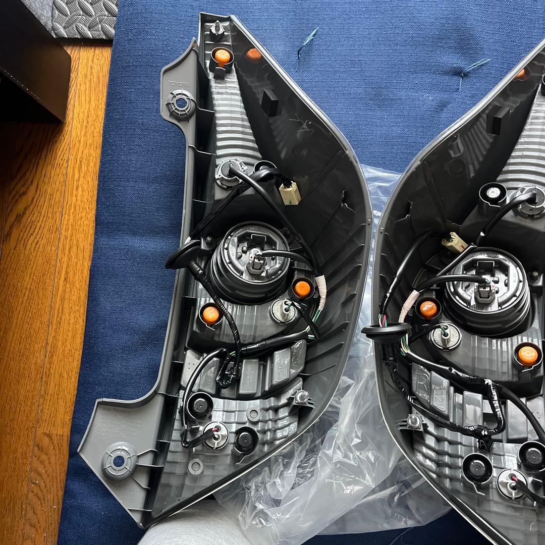 nhp10アクア　純正テールランプ