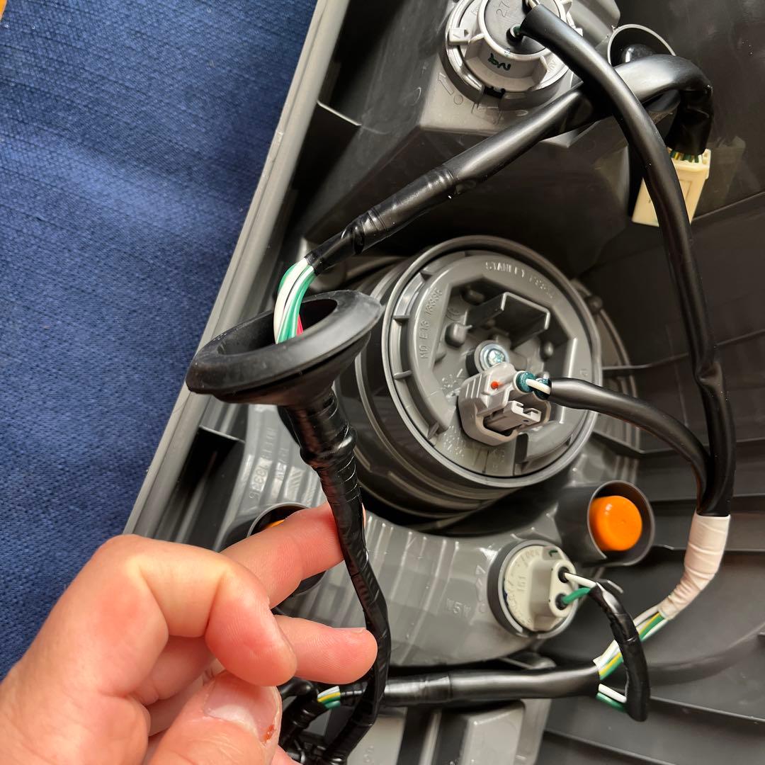 nhp10アクア　純正テールランプ