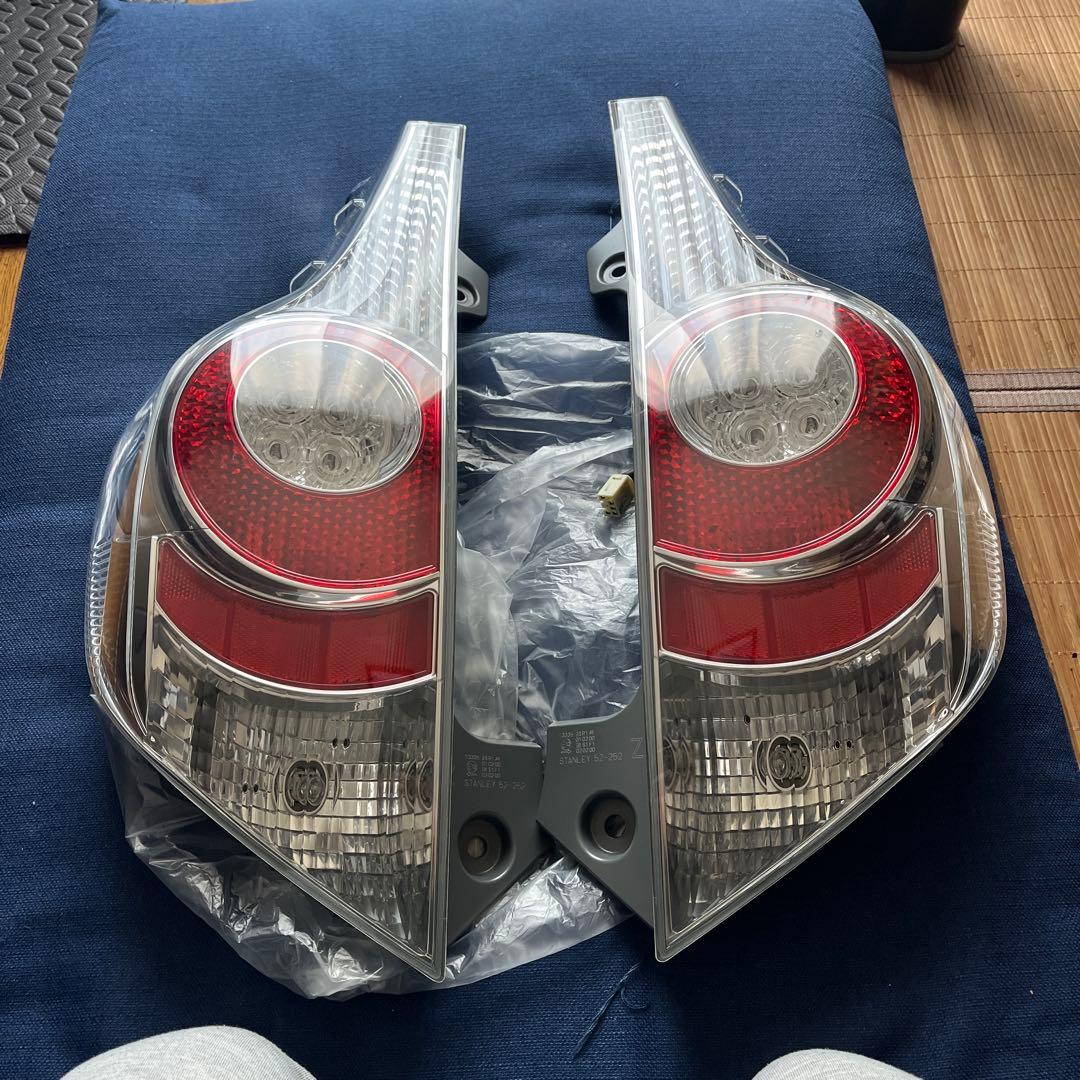 nhp10アクア　純正テールランプ