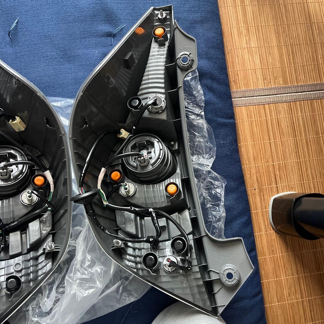 nhp10アクア　純正テールランプ