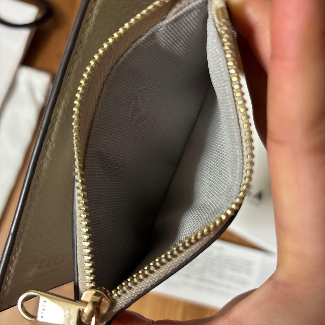 【美品】FURLA 二つ折り財布　グレー