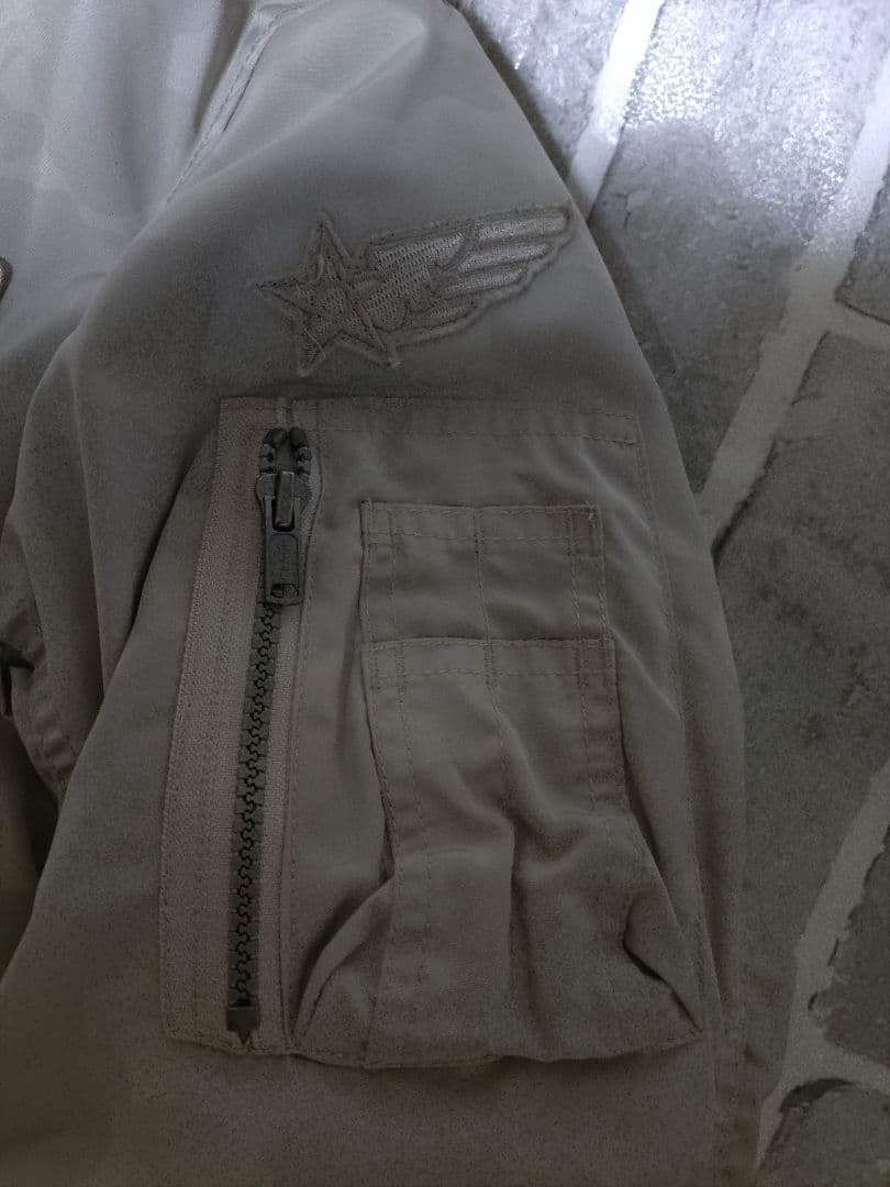 【美品】XLサイズ【カモフラ、ワッペン】【VIREX【MA-1】シルバーグレー