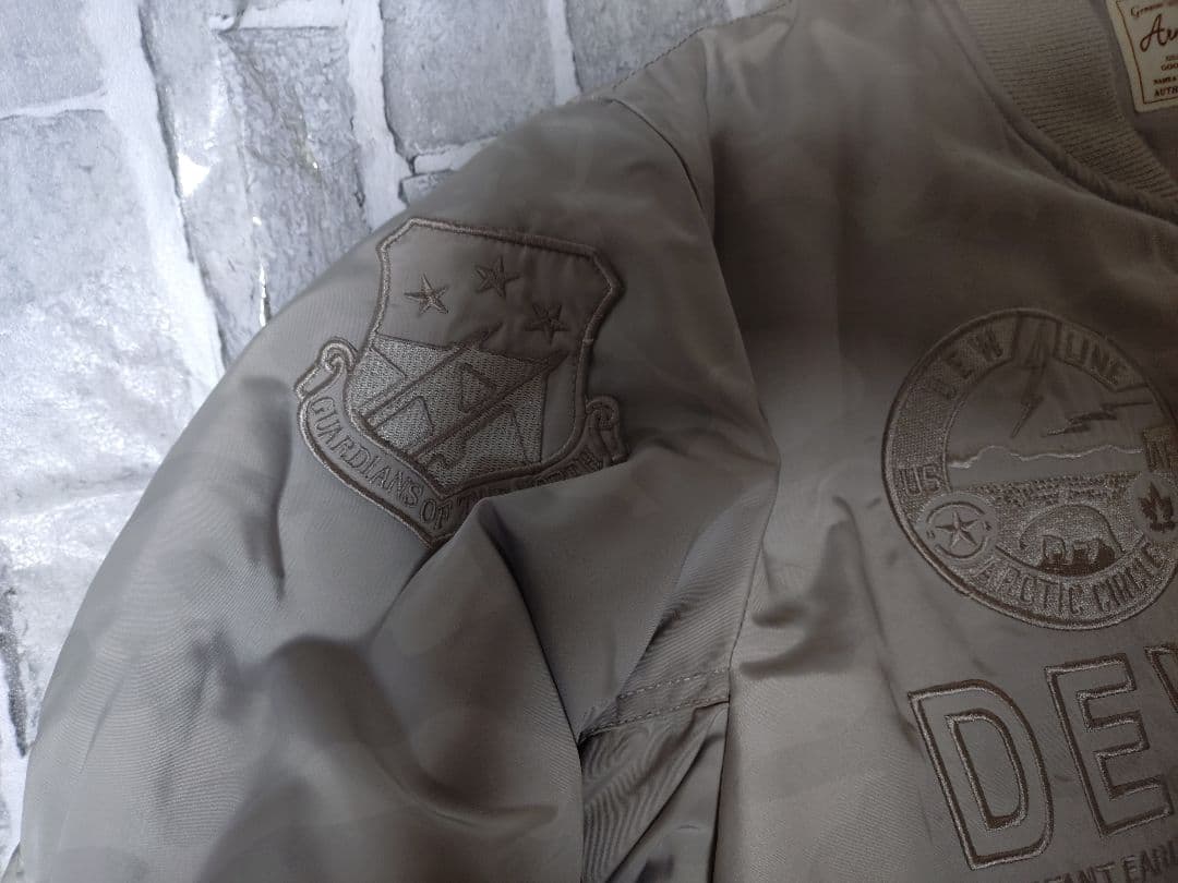 【美品】XLサイズ【カモフラ、ワッペン】【VIREX【MA-1】シルバーグレー