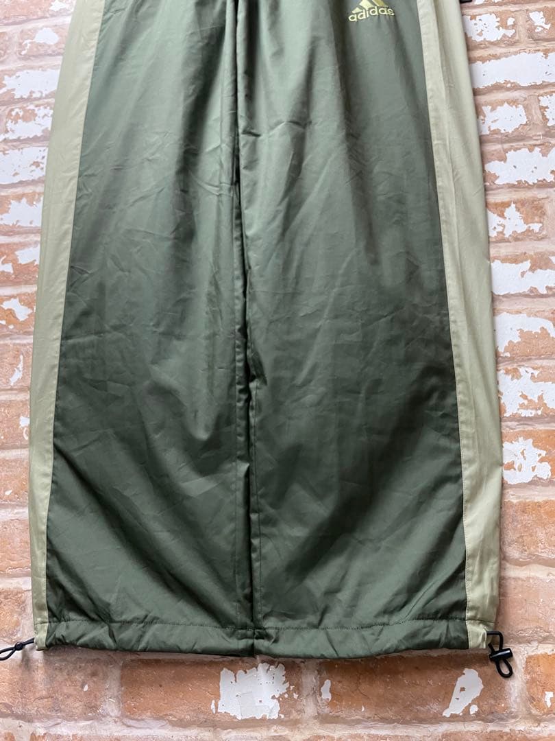 90s adidas アディダス　ナイロンパンツ　カーキ　緑　刺繍　ワンポイント