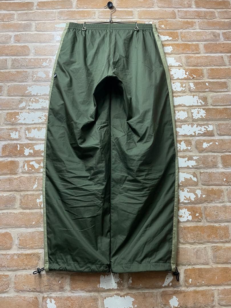 90s adidas アディダス　ナイロンパンツ　カーキ　緑　刺繍　ワンポイント