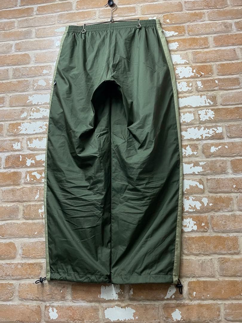 90s adidas アディダス　ナイロンパンツ　カーキ　緑　刺繍　ワンポイント