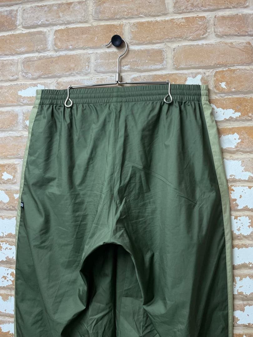 90s adidas アディダス　ナイロンパンツ　カーキ　緑　刺繍　ワンポイント