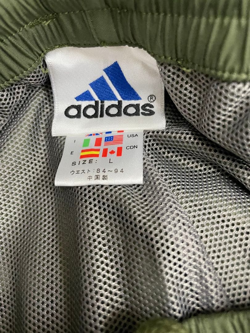 90s adidas アディダス　ナイロンパンツ　カーキ　緑　刺繍　ワンポイント