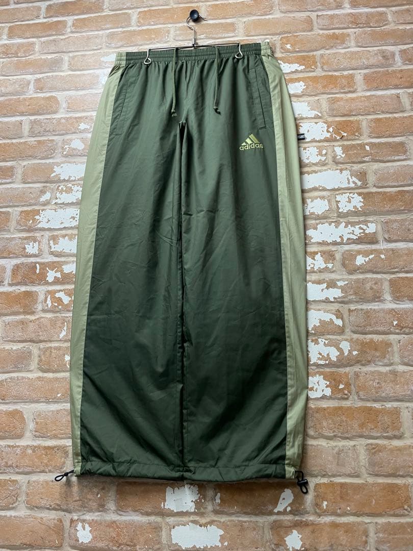 90s adidas アディダス　ナイロンパンツ　カーキ　緑　刺繍　ワンポイント