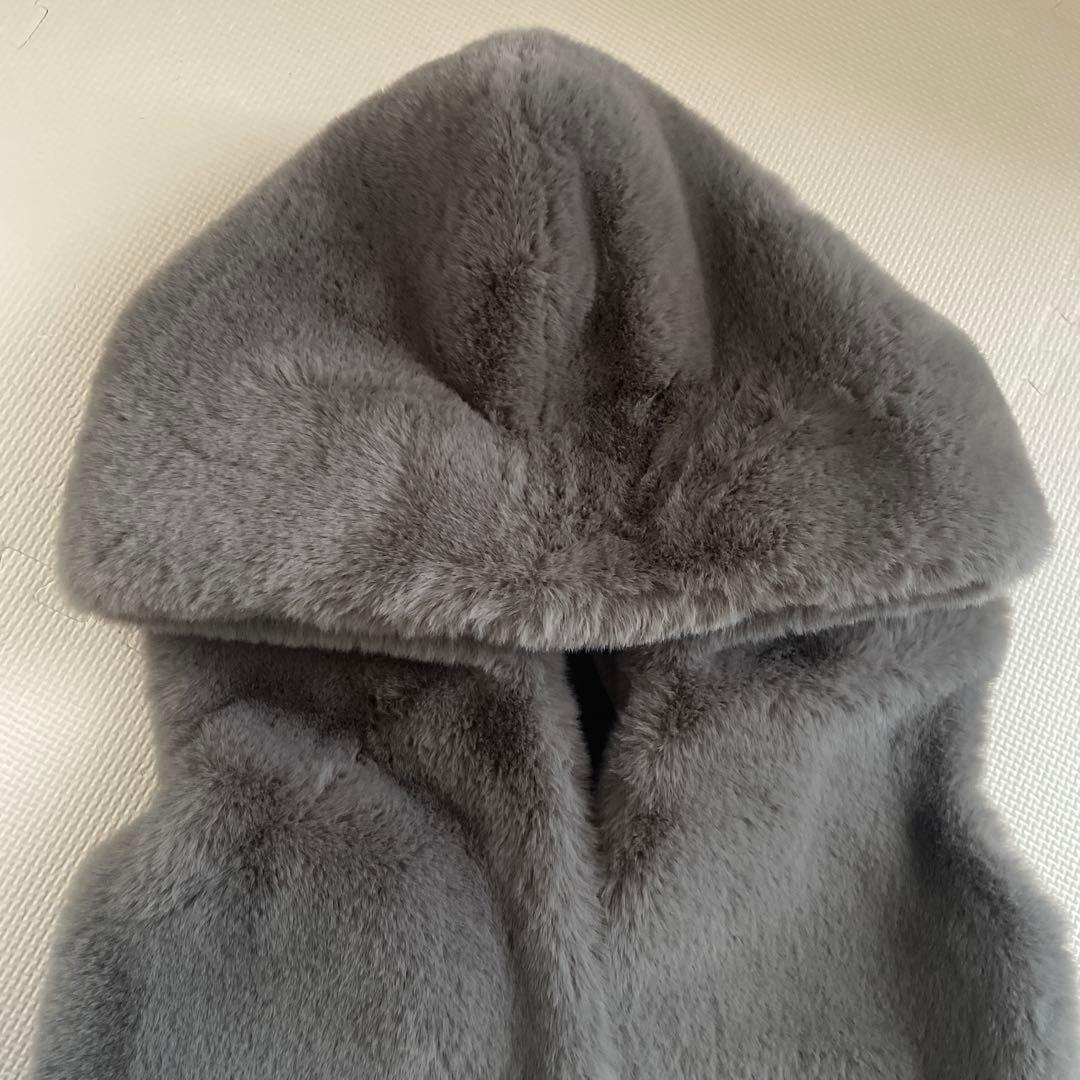 【値下げ】PASSIONE パシオーネ　フェークファー　フード付きベスト