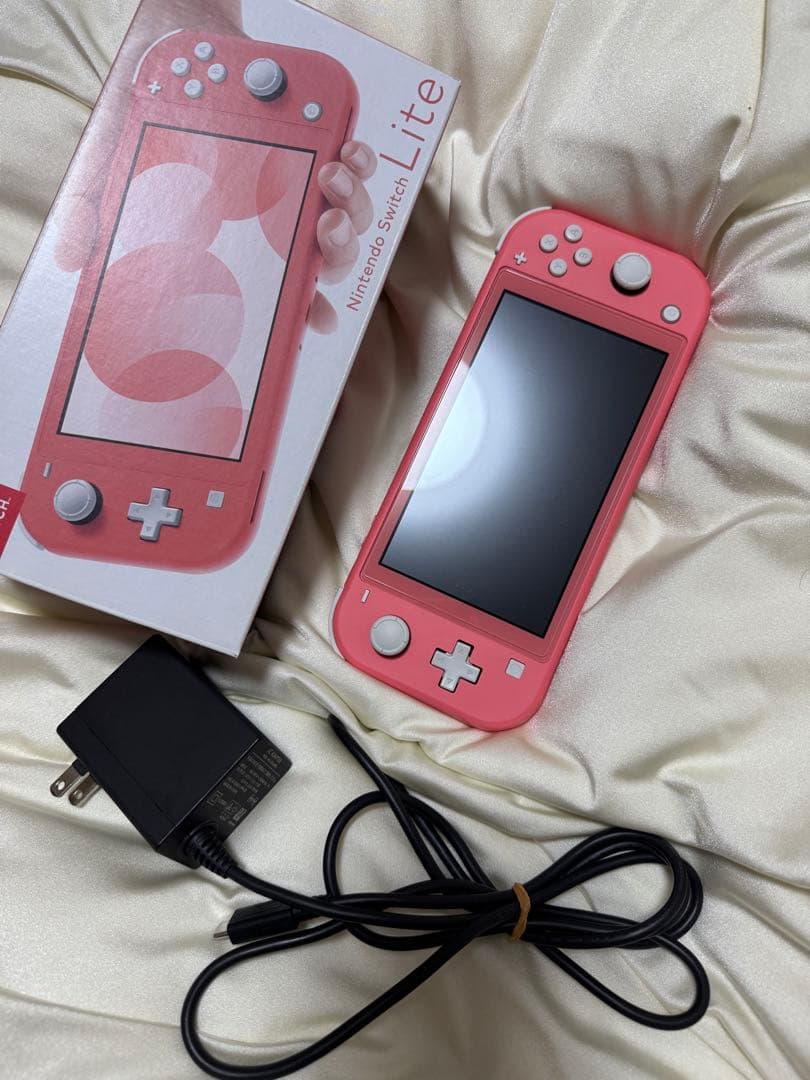 Nintendo Switch Lite ピンク 箱付き　充電器付