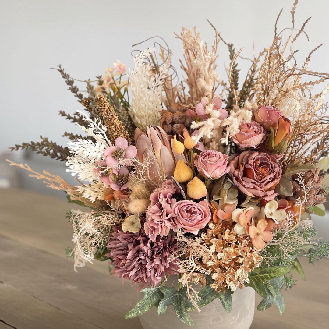 特別な夜を演出する、灯りのあるアレンジメント ドライスタイルクリスマスアレンジ