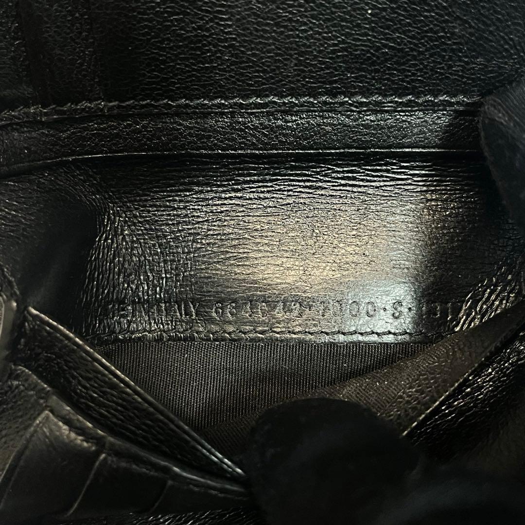 希少✨バレンシアガ 二つ折り財布 ロゴ型押し レザー ブラック ファスナー