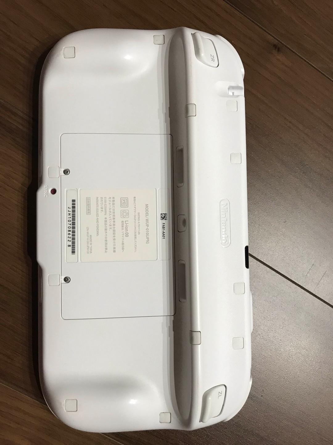 wii U 本体とパッド