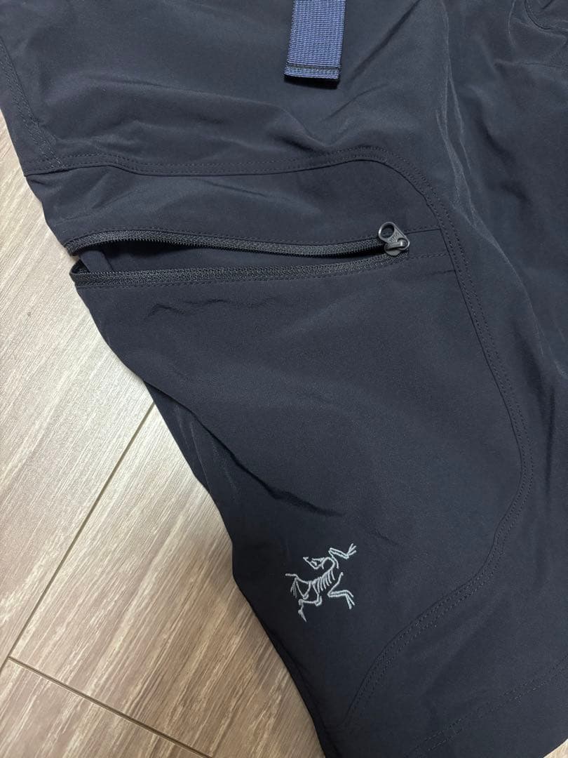 【D】ARC’TERYX ナイロンショーツ