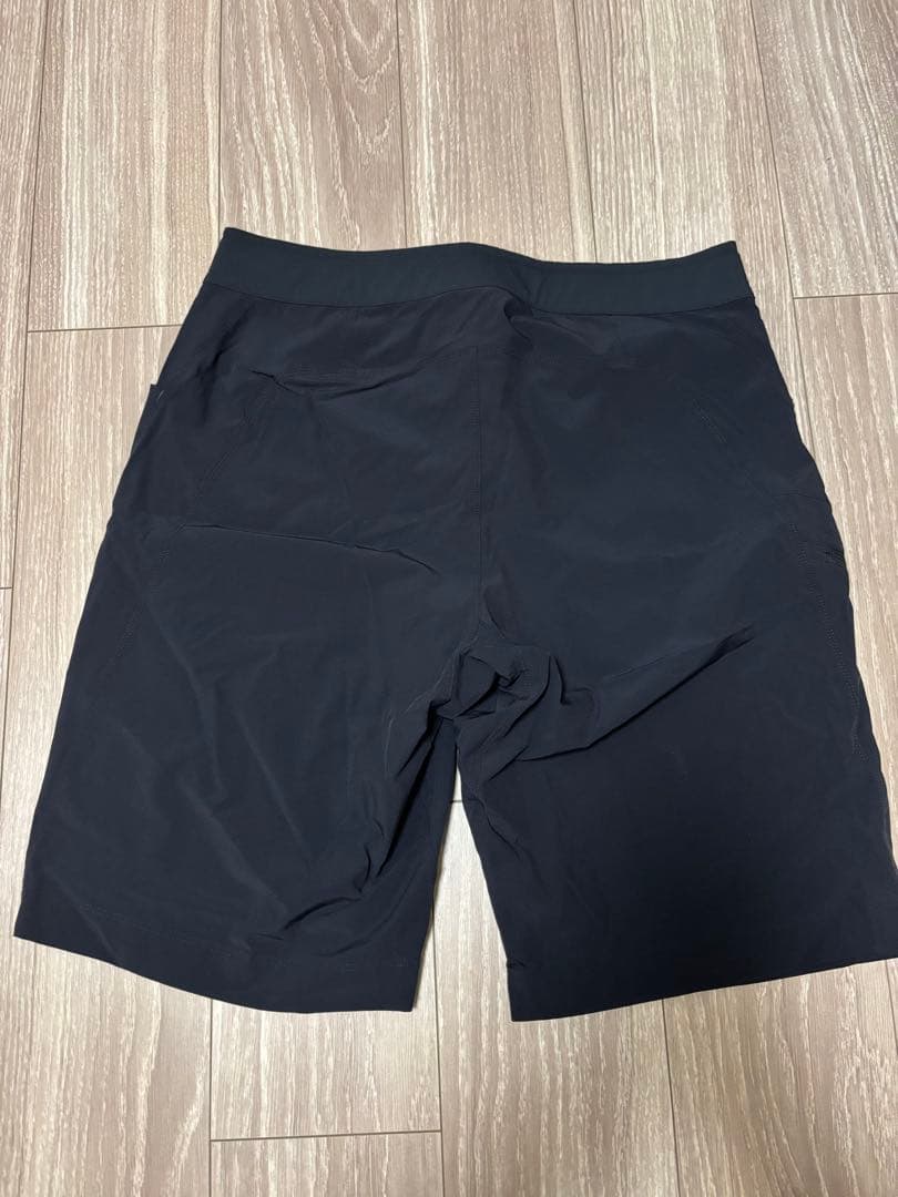 【D】ARC’TERYX ナイロンショーツ