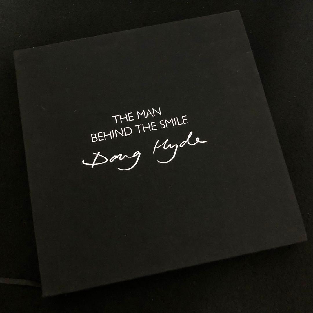 ダグ・ハイド 作品集「The Man Behind The Smile」サイン入