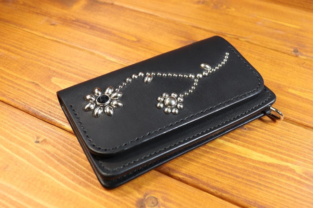 フラワースタッズ　ミドルトラッカーウォレット 　ハトメ小判カン付き