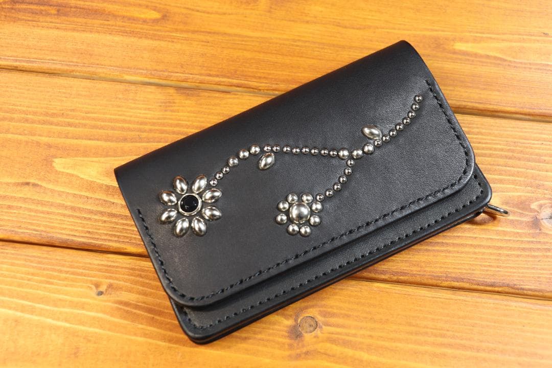 フラワースタッズ　ミドルトラッカーウォレット 　ハトメ小判カン付き