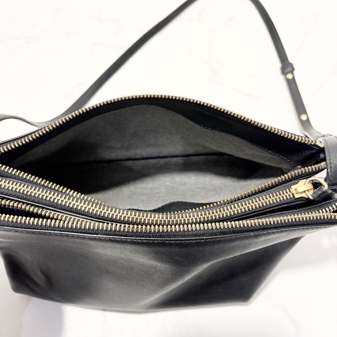 【極美品】CELINE セリーヌ　トリオラージ　ショルダーバッグ　ブラック