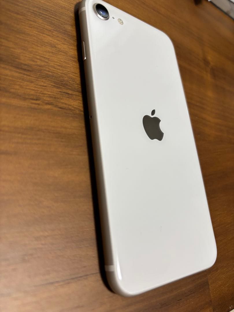 Apple iPhone SE (第3世代) ホワイト 本体