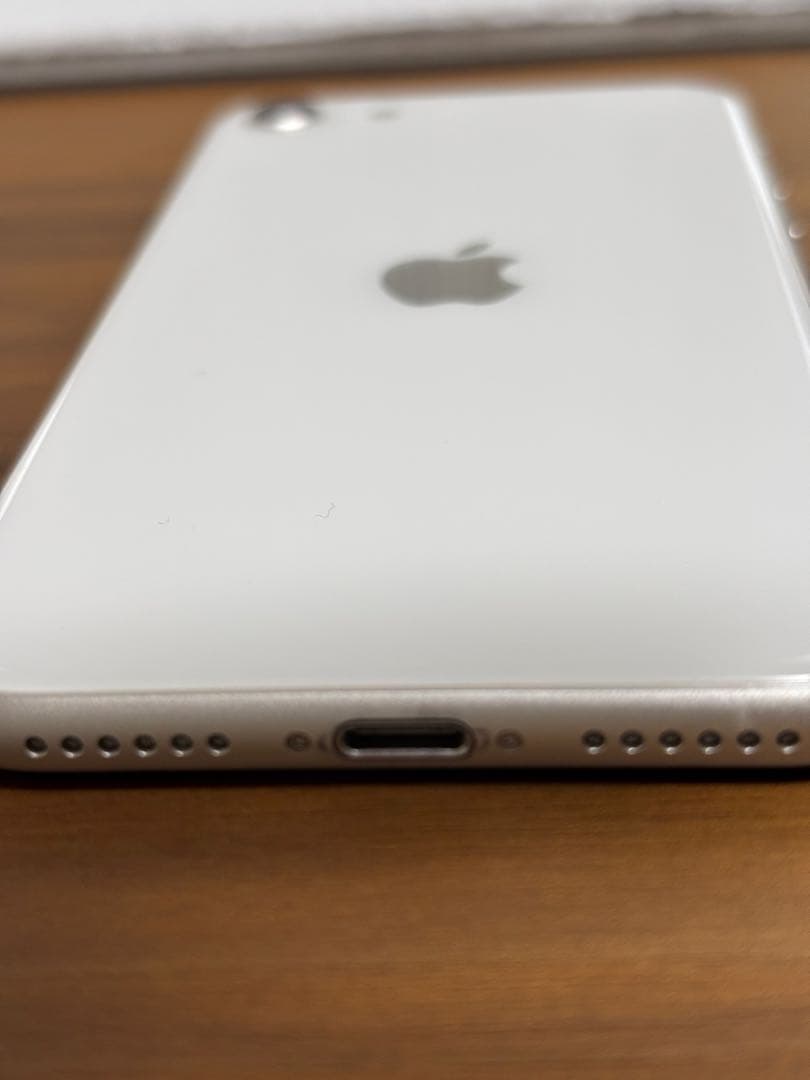 Apple iPhone SE (第3世代) ホワイト 本体