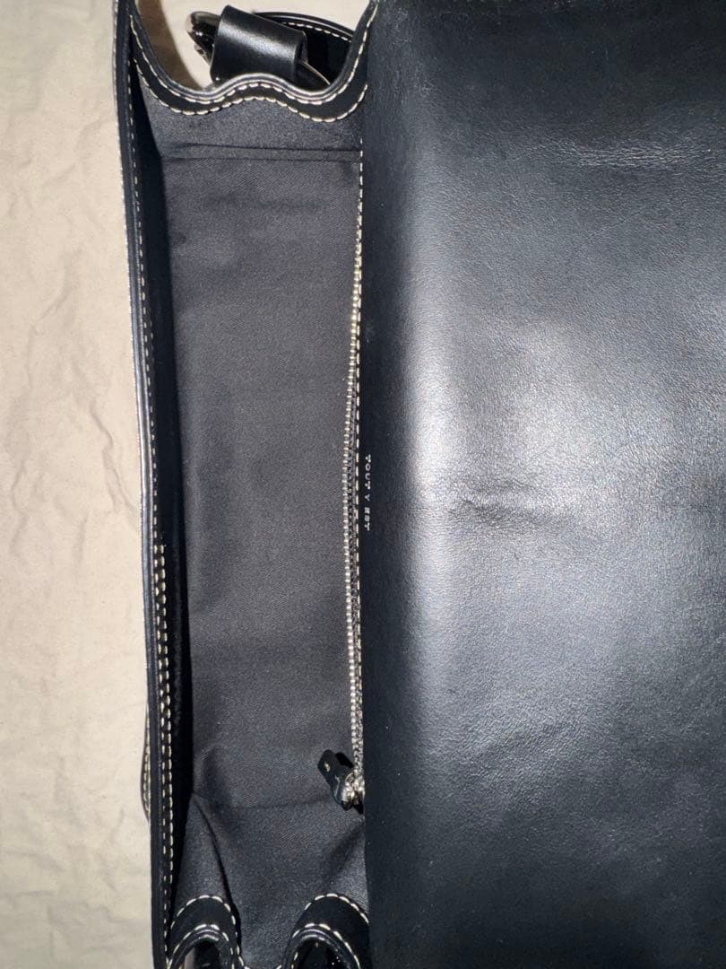 TOUT Y EST トゥティエ　ショルダーバック