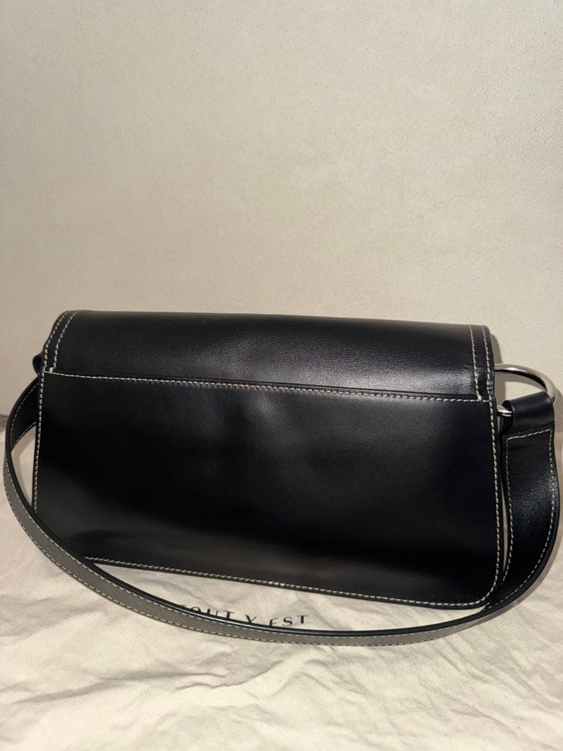 TOUT Y EST トゥティエ　ショルダーバック