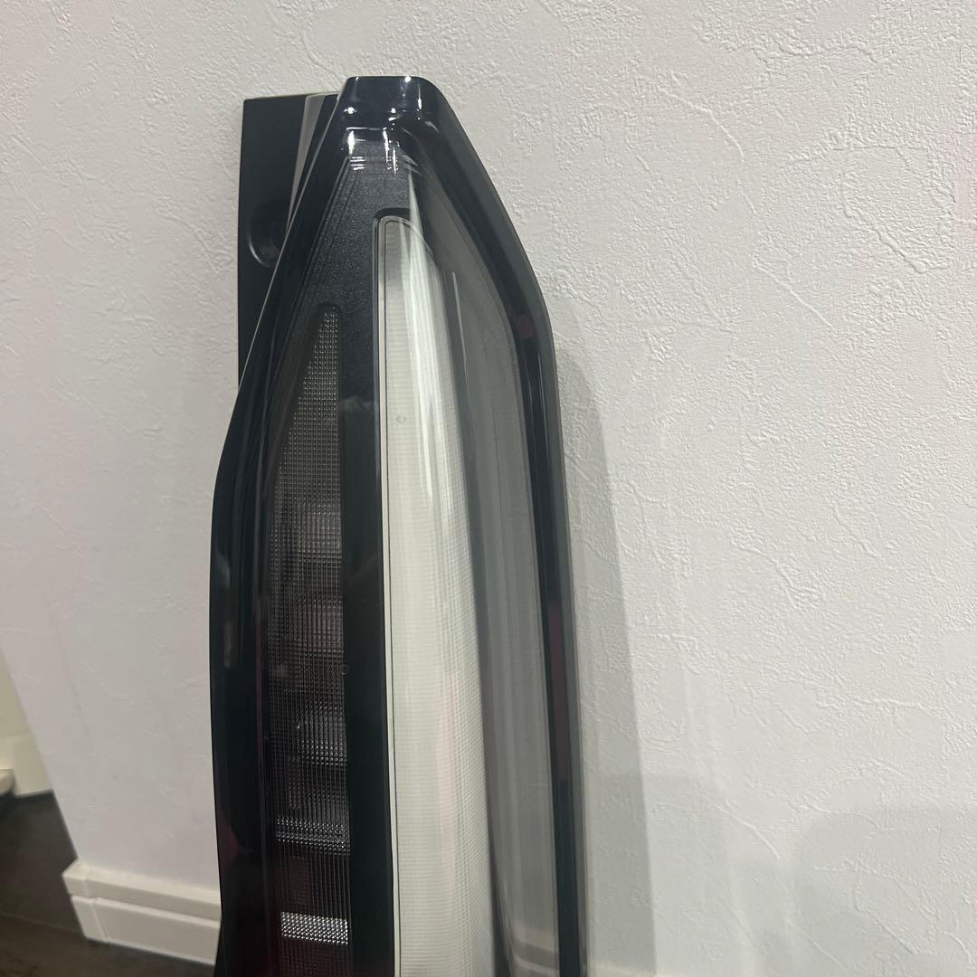 NBOX JF5 右テールランプ　純正　中古品