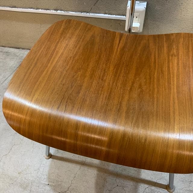 ハーマンミラーのイームズプライウッドダイニングチェア（DCM）②